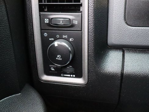 Used 2017 RAM 1500 Express image 13