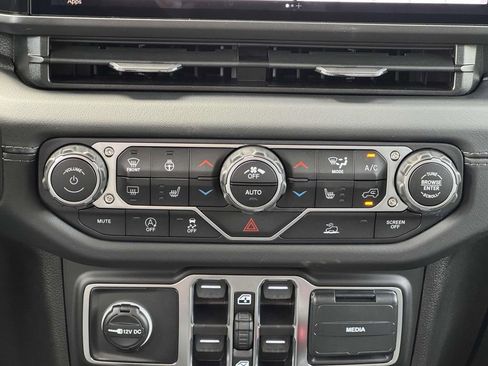 New 2025 Jeep Wrangler Unlimited Sahara w/ Technology Group AWD/4WD image 20