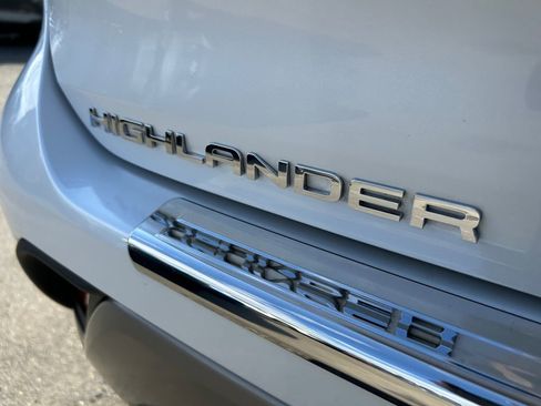 Used 2025 Toyota Highlander Platinum AWD/4WD image 35
