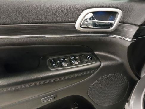Used 2019 Jeep Grand Cherokee Limited AWD/4WD image 17