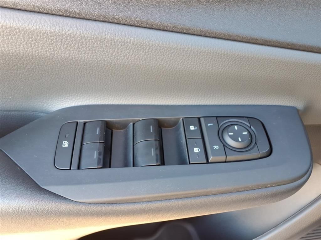 Certified 2025 Toyota Prius LE FWD image 17