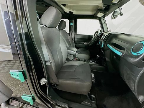 Certified 2018 Jeep Wrangler Unlimited Sport S AWD/4WD image 32