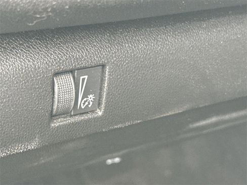 Used 2024 Chevrolet Colorado W/T image 16