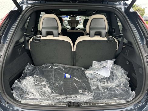 New 2026 Volvo XC90 T8 Plus w/ Protection Package Premier AWD/4WD image 19