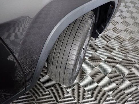 Used 2019 Jeep Cherokee Limited w/ Technology Group AWD/4WD image 37