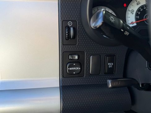 Used 2010 Toyota FJ Cruiser 4WD image 25