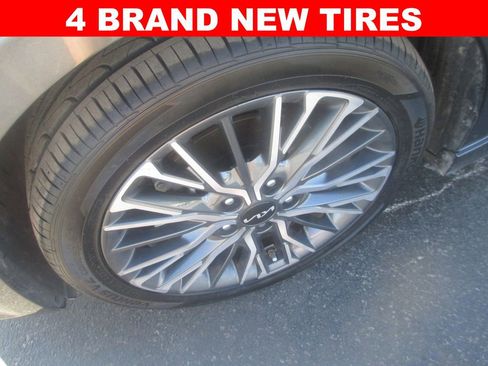 Used 2023 Kia Forte GT-Line w/ GT-Line Premium Package FWD image 3