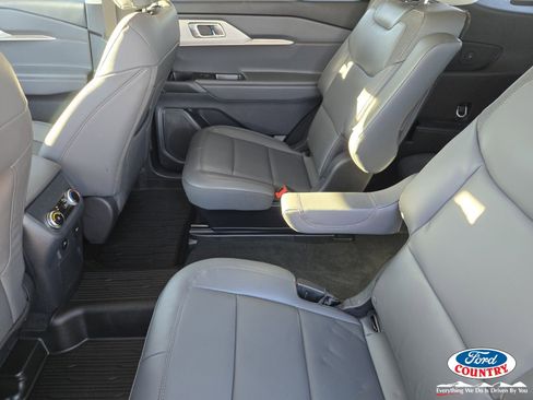 New 2026 Ford Explorer Active w/ Active Comfort Package image 7