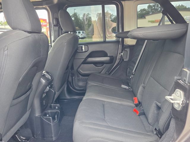 Used 2021 Jeep Wrangler Unlimited Sahara AWD/4WD image 6