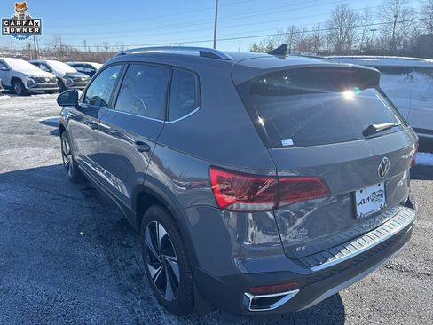 Used 2024 Volkswagen Taos SE w/ Taos Adventure Package image 7