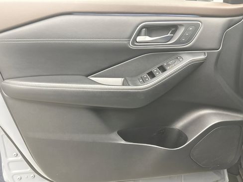 Used 2023 Nissan Rogue Platinum w/ Platinum Premium Package AWD/4WD image 9