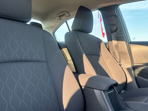 Used 2025 Toyota Corolla LE FWD image 28