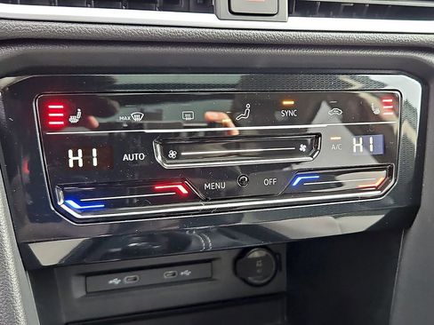 New 2026 Volkswagen Taos SE AWD/4WD image 15