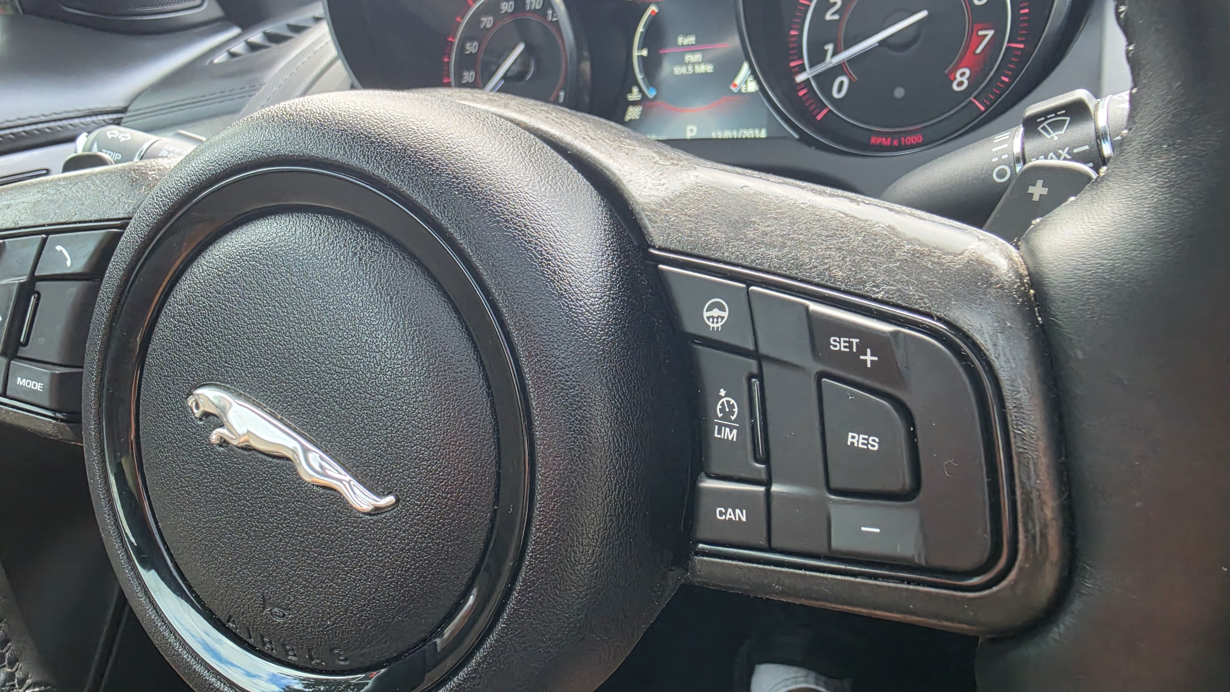 Used 2016 Jaguar F-TYPE Coupe RWD image 38