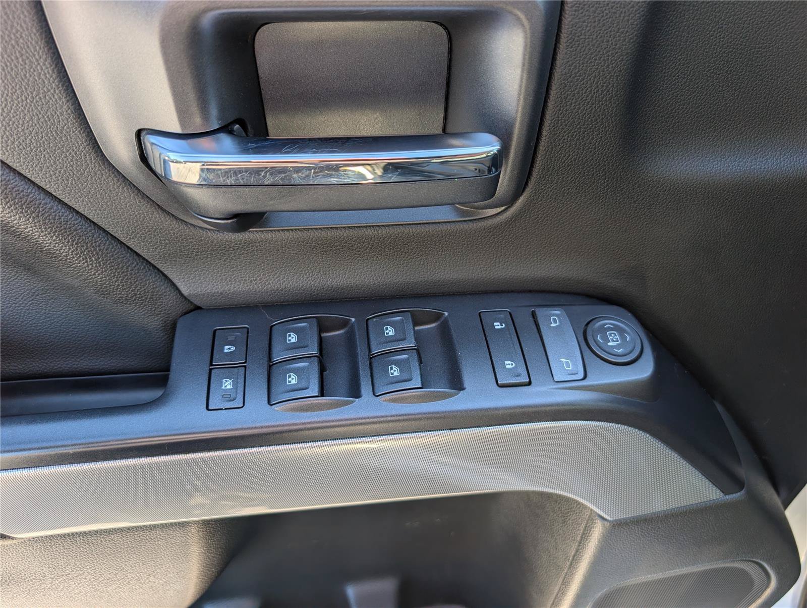 Used 2018 Chevrolet Silverado 1500 LT w/ All Star Edition AWD/4WD image 17