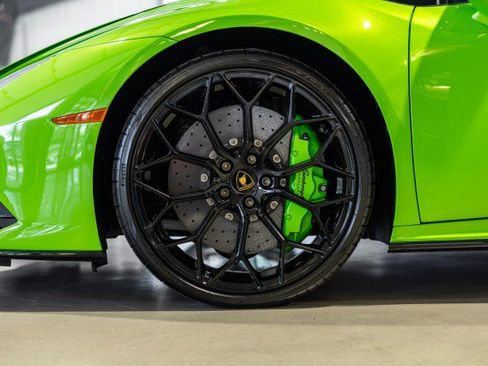 Used 2022 Lamborghini Huracan EVO RWD image 21