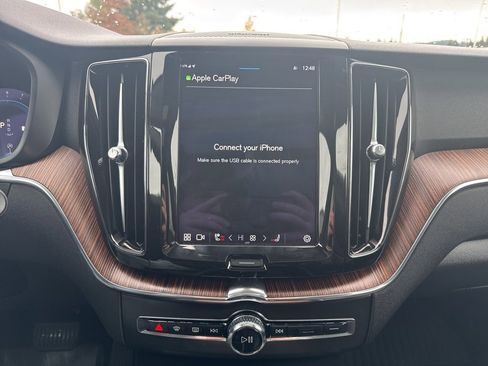 Used 2023 Volvo XC60 B5 Plus w/ Climate Package image 18