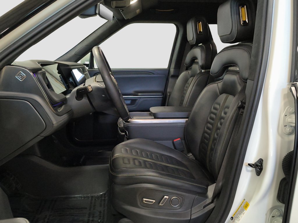 Used 2025 Rivian R1S Adventure Dual AWD/4WD image 8