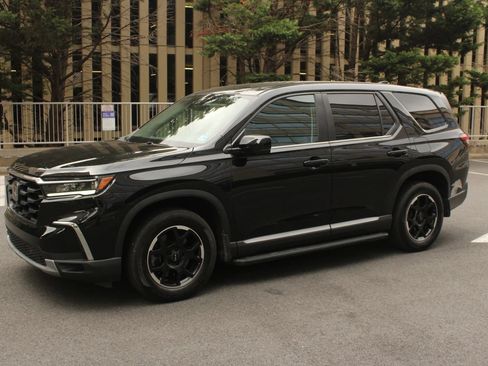 Used 2025 Honda Pilot EX-L image 12