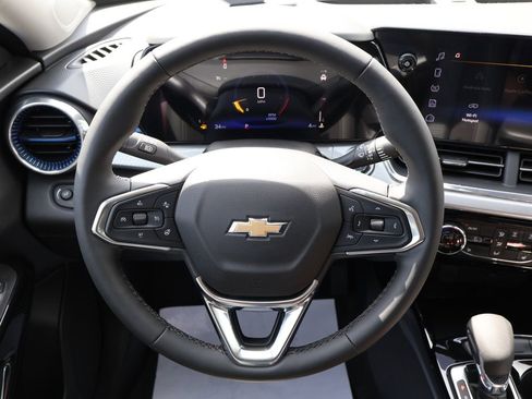 New 2026 Chevrolet Trax LT w/ LT Convenience Package FWD image 14