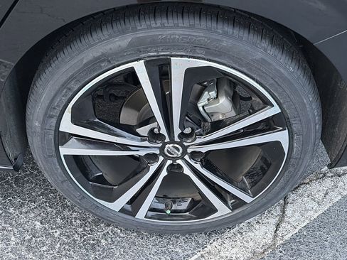 Certified 2023 Nissan Sentra SR w/ SR Premium Package image 9