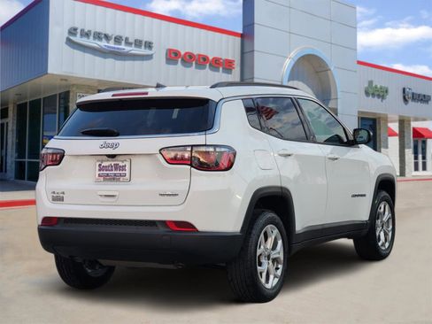 New 2026 Jeep Compass Latitude image 5