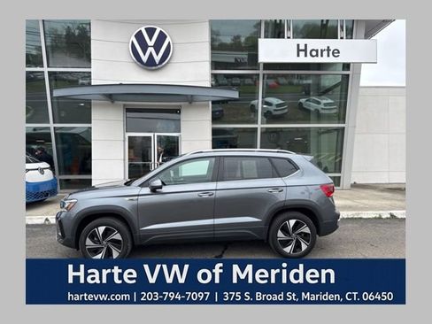 Used 2024 Volkswagen Taos SE image 1