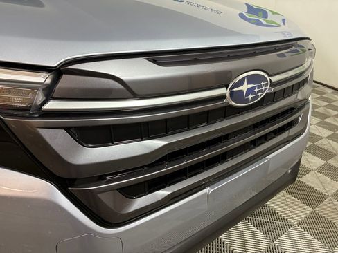Used 2025 Subaru Forester Premium image 33