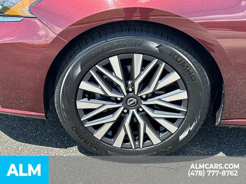 Used 2025 Nissan Altima 2.5 SV FWD image 12