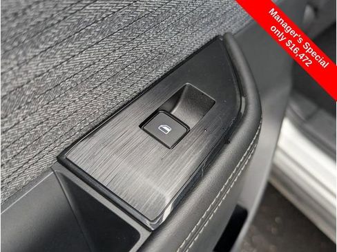 Used 2021 Nissan Rogue SV image 11