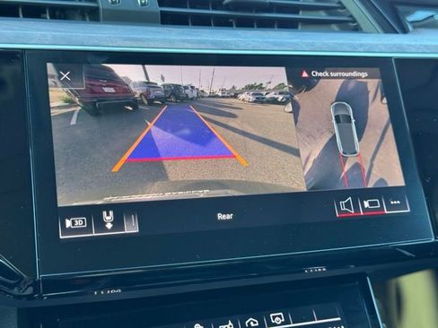 Used 2019 Audi e-tron Premium Plus image 32