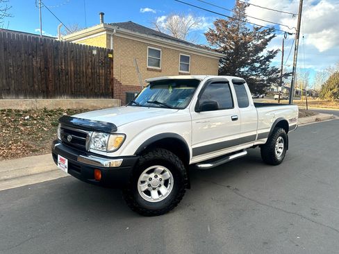 Used 1999 Toyota Tacoma 4x4 Xtracab V6 image 1