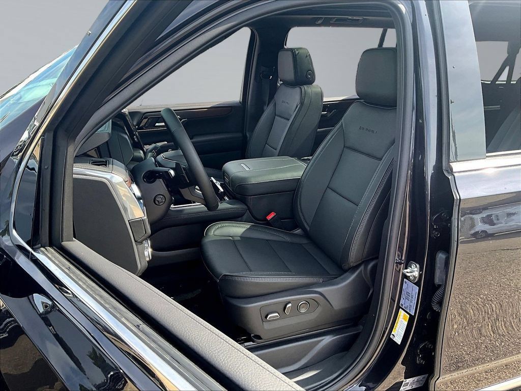 New 2026 GMC Yukon XL Denali w/ Sun & Power Step Package AWD/4WD image 28