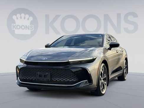 Used 2024 Toyota Crown XLE image 1