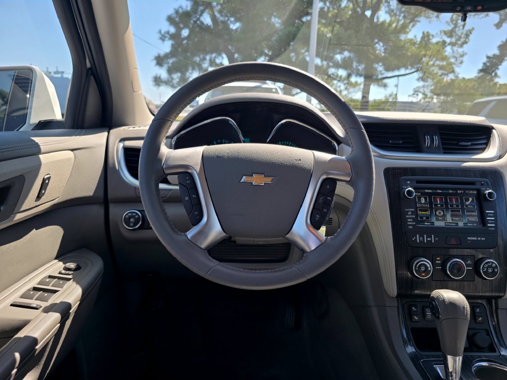 Used 2017 Chevrolet Traverse LT w/ Style and Technology Package FWD image 13