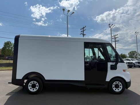 Used 2024 Chevrolet Brightdrop 400 w/ Commercial Equipment Package AWD/4WD image 2