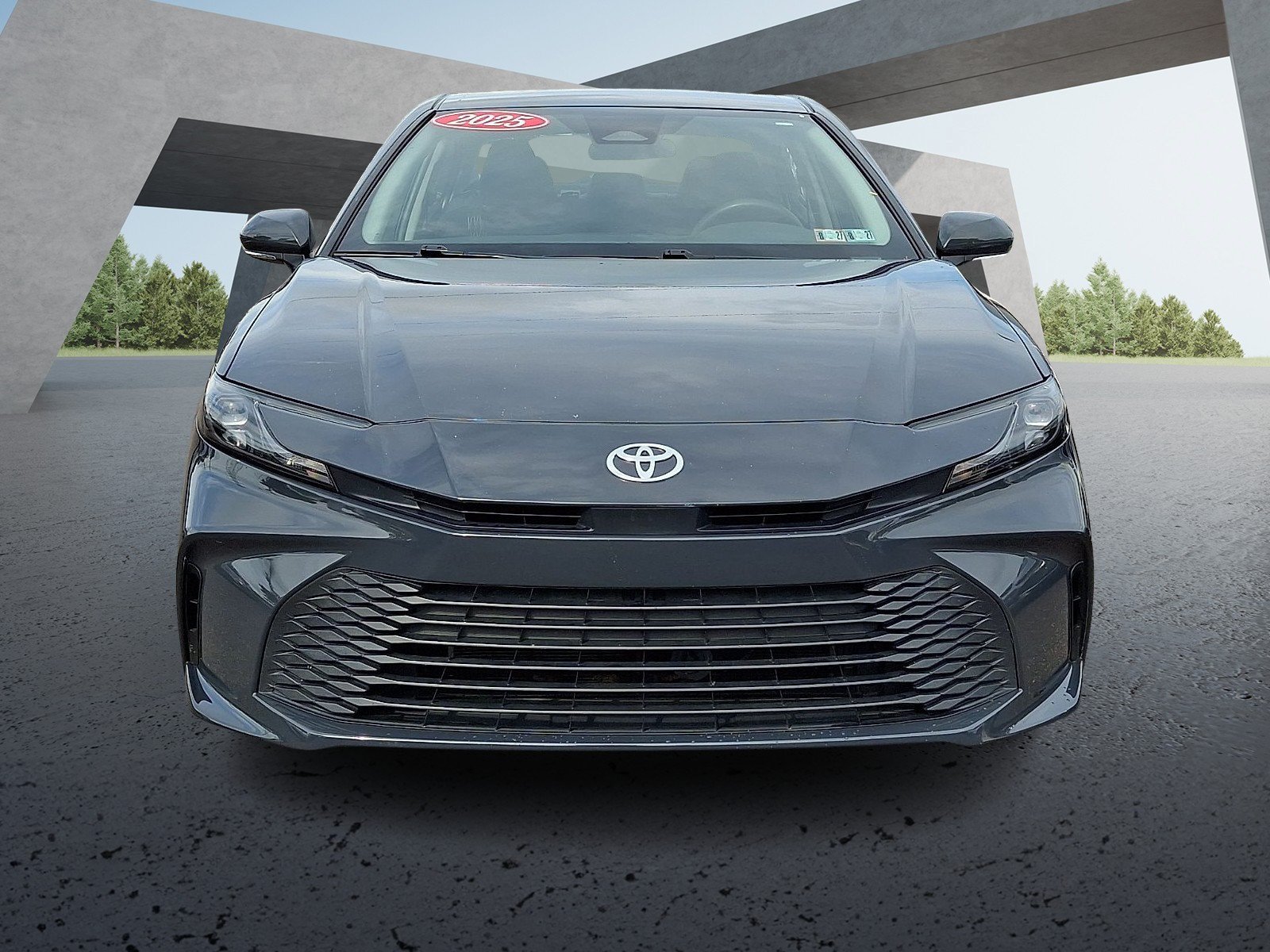 Used 2025 Toyota Camry LE FWD image 2