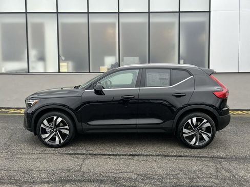 Certified 2025 Volvo XC40 B5 Ultra w/ Climate Package AWD/4WD image 5