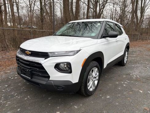 Used 2023 Chevrolet TrailBlazer LS image 1
