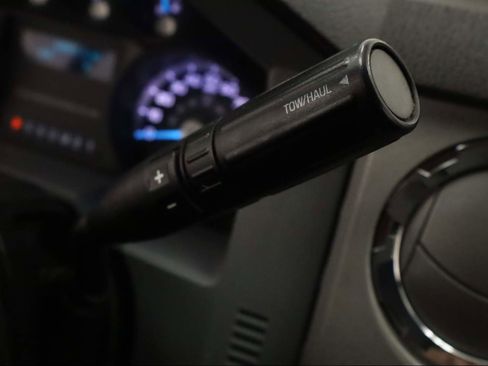 Used 2015 Ford F250 XLT w/ XLT Interior Package image 9