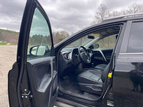 Used 2016 Toyota RAV4 LE AWD/4WD image 9