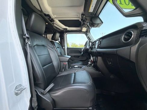 Used 2019 Jeep Wrangler Unlimited Sahara w/ Dual Top Group AWD/4WD image 28