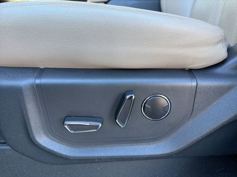 Used 2024 Ford Expedition Limited image 13