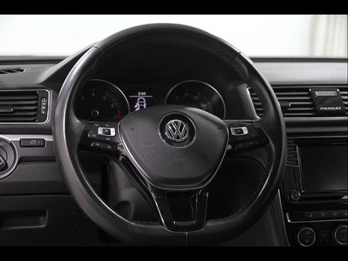 Used 2018 Volkswagen Passat 2.0T R-Line FWD image 7