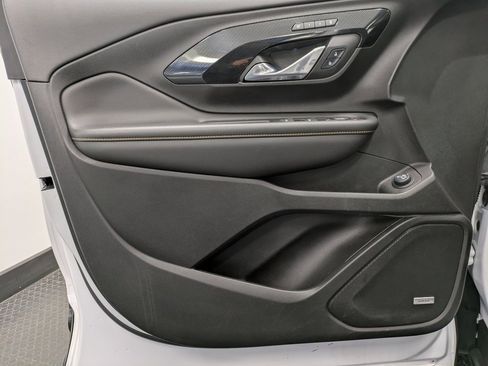 Used 2023 GMC Terrain AT4 w/ Infotainment Package II image 8