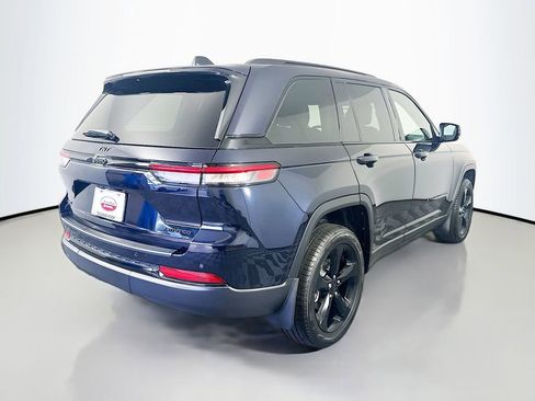 Used 2024 Jeep Grand Cherokee Limited w/ Black Appearance Package AWD/4WD image 5