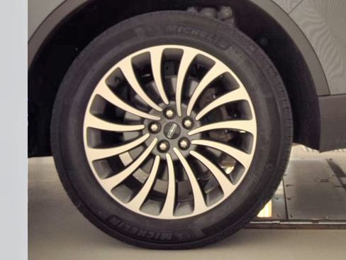 Used 2022 Lincoln Aviator AWD w/ Premium Package image 19
