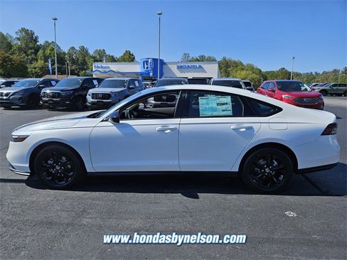 New 2025 Honda Accord SE image 4