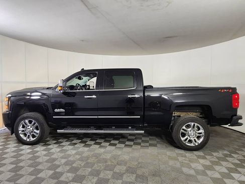 Used 2019 Chevrolet Silverado 2500 High Country w/ Duramax Plus Package AWD/4WD image 4