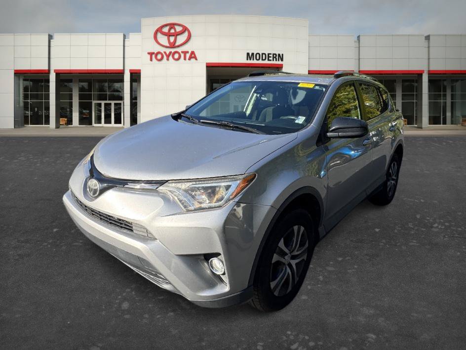 Used 2018 Toyota RAV4 LE FWD image 13